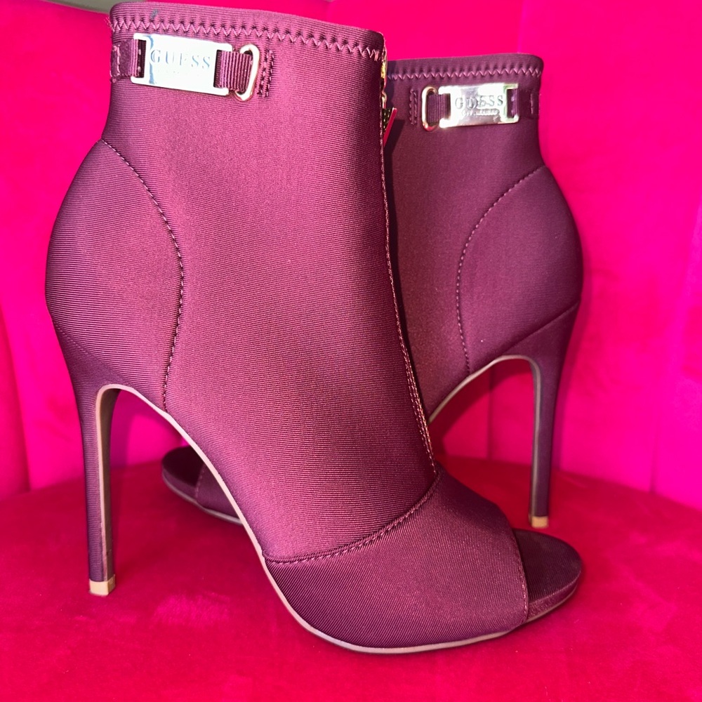 GUESS Women's Burgundy Peep-Toe Heels